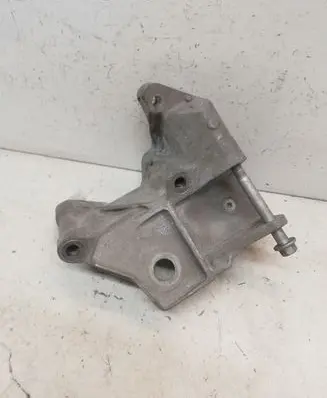 Volvo XC70 Engine mounting bracket 6G926P006FC
