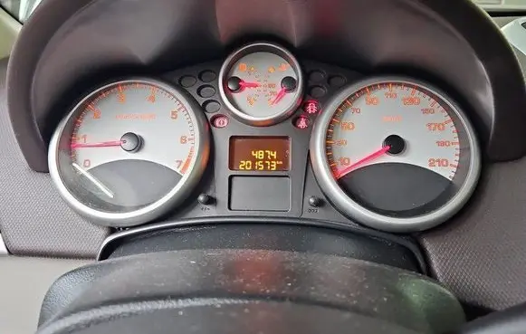 Speedometer (instrument cluster)