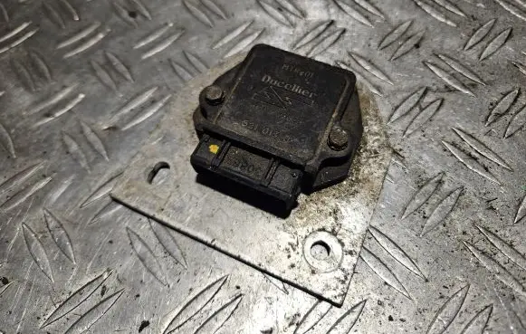 Peugeot 206 Ignition amplifier control unit 521013D