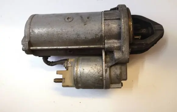 Mercedes-Benz Vito Viano W638 Starter motor 0051511301 D7R46 27A80327AS