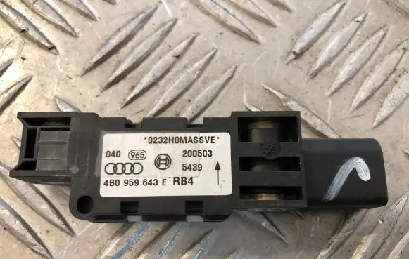 Audi A6 S6 C5 4B Airbag deployment crash/impact sensor 4B0959643E 200503 0232H0MASSVE