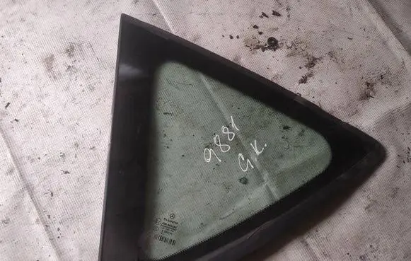 Mercedes-Benz A W169 Rear side window as2