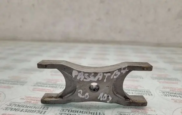 Volkswagen PASSAT B7 Fuel Injector clamp holder 03L216A