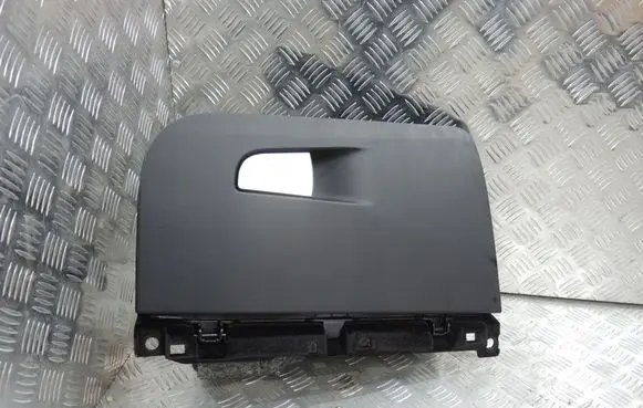 Alfa Romeo Giulia Glove box