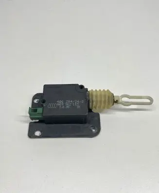 Audi A3 S3 8L Tailgate boot lock/latch motor 8L0827833