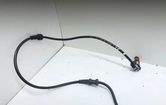 Mercedes-Benz E C207 W207 ABS brake wheel speed sensor A2075400017