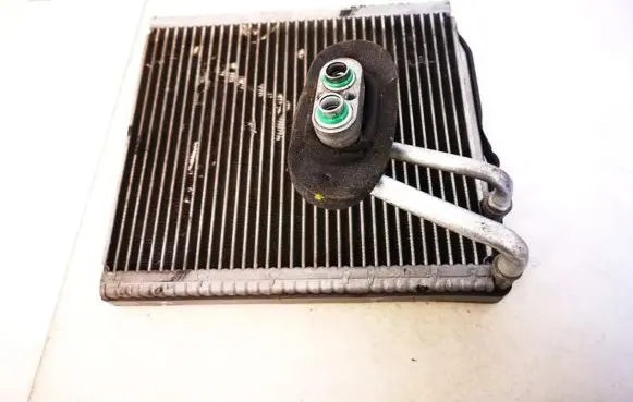 Mazda 323 A/C cooling radiator (condenser)