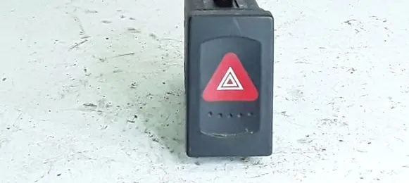 Volkswagen PASSAT B5 Hazard light switch 3B0953235C