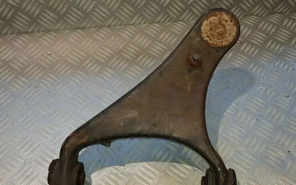 Land Rover Discovery 4 - LR4 Front upper control arm/wishbone AH22