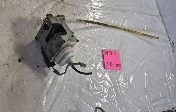 Audi A3 S3 8L Front door lock 8L1837016A
