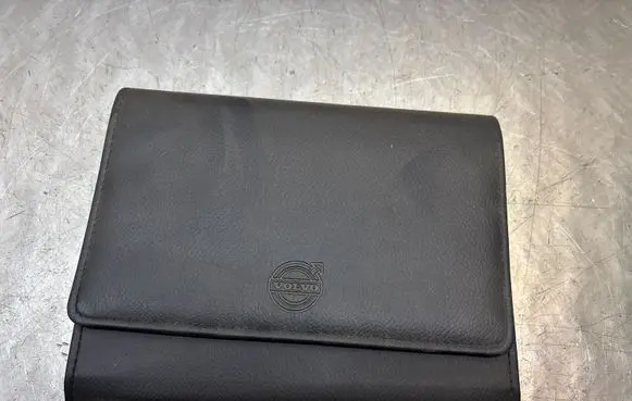 Volvo V70 Owners service history hand book