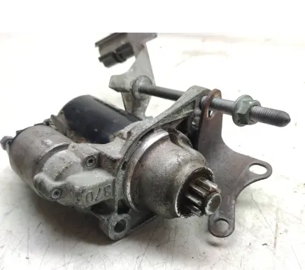 Volkswagen Touran I Starter motor 001120410