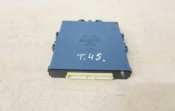 Toyota Corolla Verso AR10 Combustion control unit/module 896180F020
