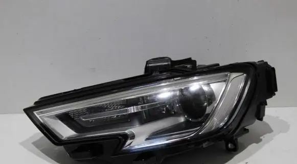 Audi A3 S3 8V Headlight/headlamp 8V0941005E 90104556 39881210
