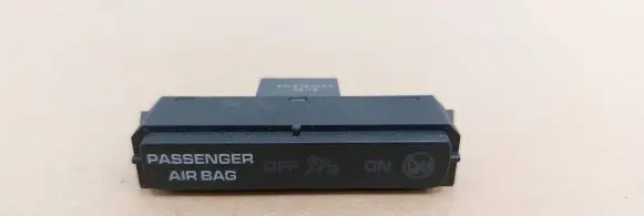 Passenger airbag on/off switch