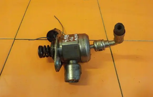 BMW 1 F20 F21 Fuel injection high pressure pump 0261520150
