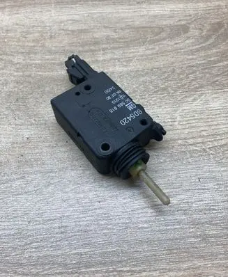 Opel Astra G Fuel tank cap lock motor 90589918 605420