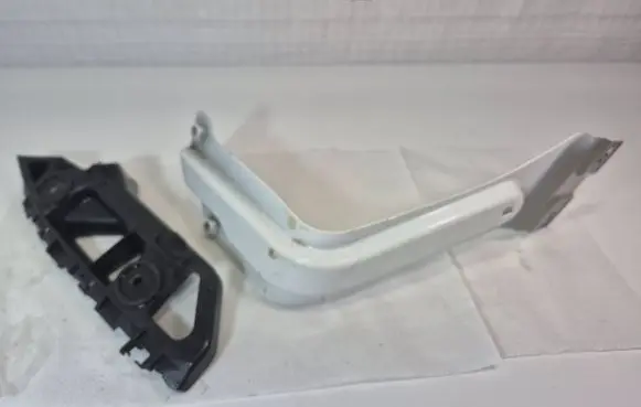Volkswagen Caddy Fender mounting bracket 1T0821136C 2K5807134