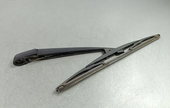 Subaru Outback (BS) Rear wiper blade arm 