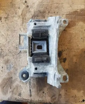 Renault Megane III Gearbox mounting bracket