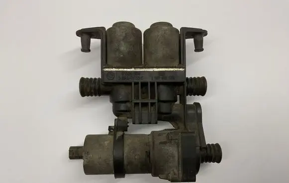 BMW 5 E39 Coolant heater control valve 8374994