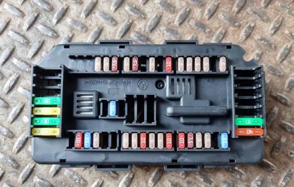 BMW 4 F36 Gran coupe Fuse module 9389068 1039563