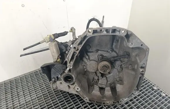 Dacia Logan I Manual 5 speed gearbox JR5147