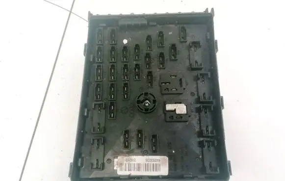 Volkswagen PASSAT B6 Fuse box set 3C0937125 63592777