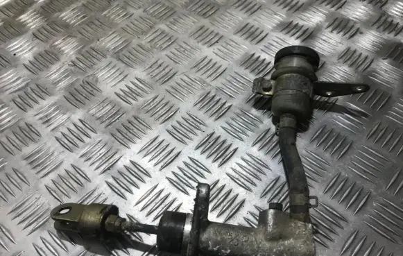 Hyundai Lantra II Clutch master cylinder