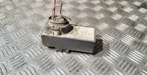 Volkswagen Golf III Coolant fan relay 357919506D 898722000