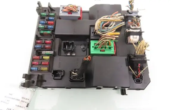 Citroen C5 Central body control module 9651197680A 9651196880A