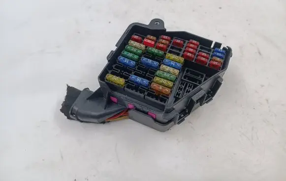 Audi A6 S6 C5 4B Fuse module