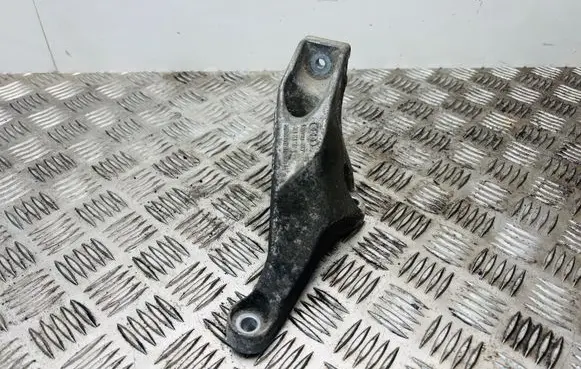 Audi A4 S4 B7 8E 8H Engine mounting bracket 8E0199307S