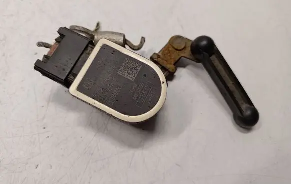 Headlight/headlamp level sensor