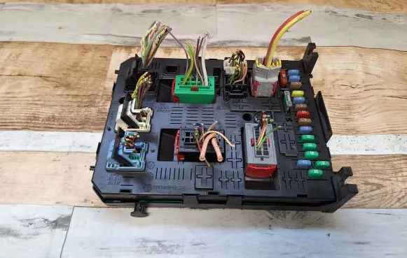 Citroen C4 I Picasso Fuse module 28120836 28119248