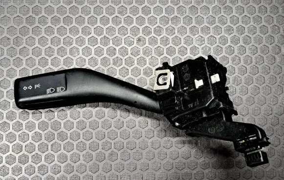 Volkswagen Jetta V Indicator stalk ANH80H001A 9FC0381B