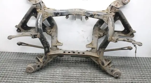 Volkswagen Touareg I Rear subframe 