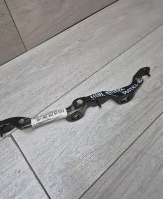 Porsche Boxster 981 Fender mounting bracket 981502347
