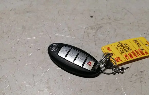 Nissan Pathfinder R52 Ignition key/card