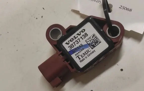 Volvo V50 Airbag deployment crash/impact sensor 30737138