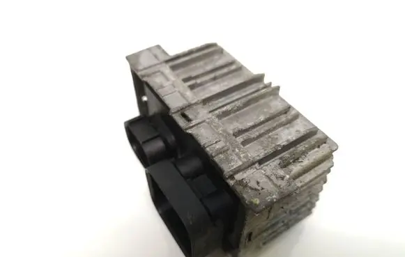 Glow plug pre-heat relay