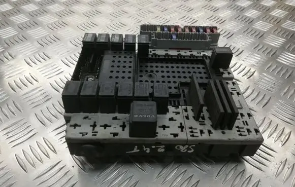 Volvo S80 Fuse module 8645411