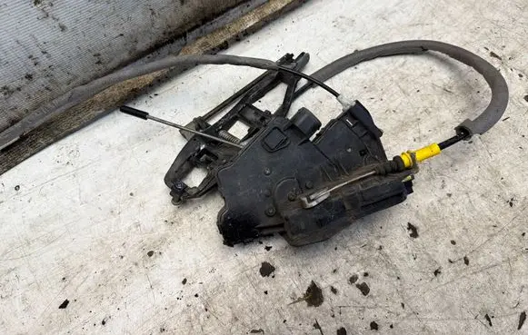 BMW 3 E46 Front door lock