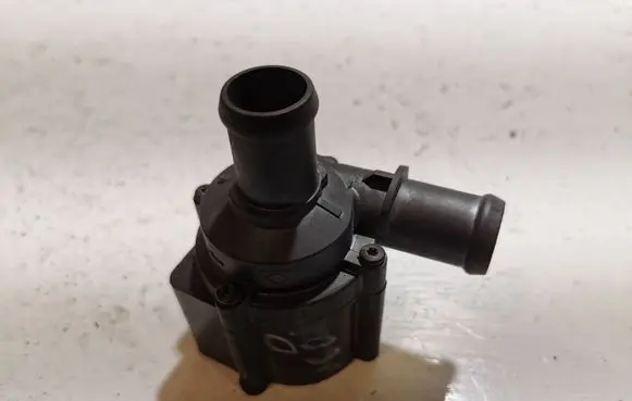 Audi Q7 4M Electric auxiliary coolant/water pump 06H121601M