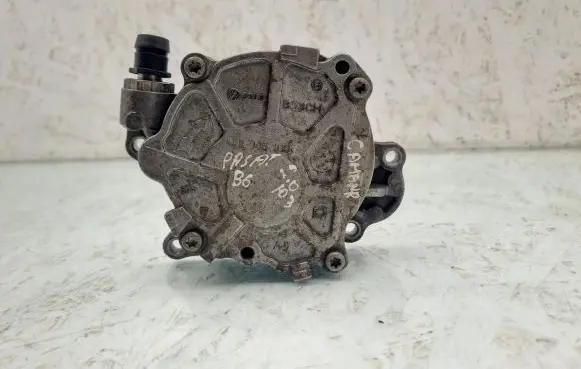 Volkswagen PASSAT B6 Vacuum pump 03L145100