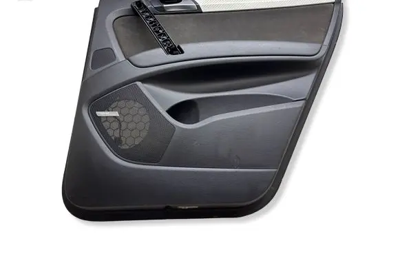 Audi Q7 4L Rear door card panel trim 4L0863981