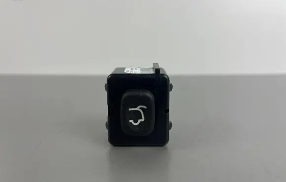 Jeep Grand Cherokee Tailgate/boot open switch button P04602751AA