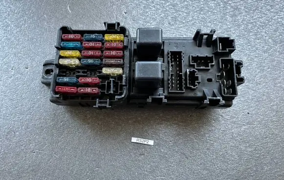 Mitsubishi Pajero Fuse module MB839030