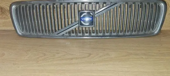 Volvo V70 Front bumper upper radiator grill 9190385
