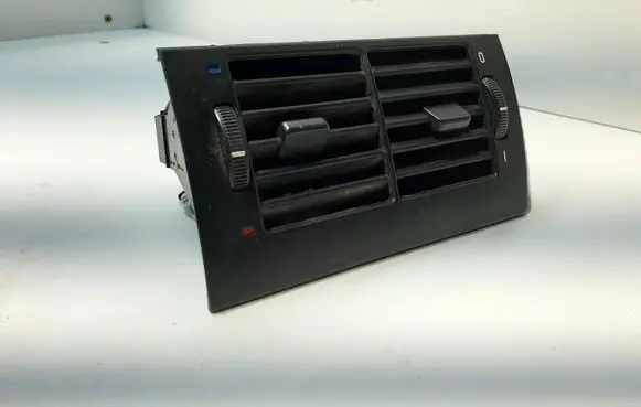 BMW 5 E39 Rear air vent grill 8376150